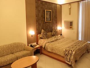 Hotel Royal Palace Jalgaon Buitenkant foto