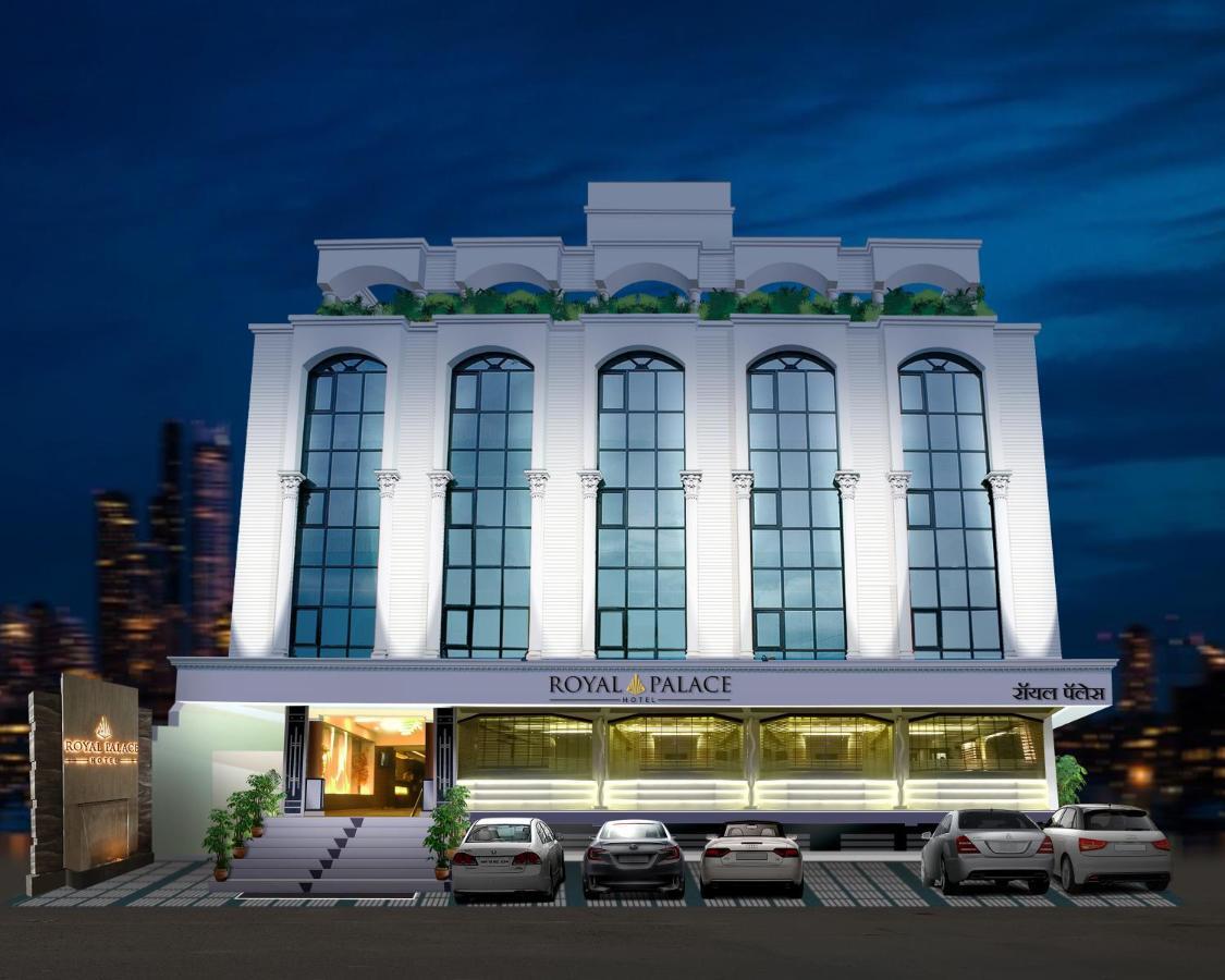 Hotel Royal Palace Jalgaon Buitenkant foto
